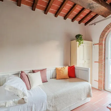Nonno Giulivo Farmhouse, With Private Pool Capannori